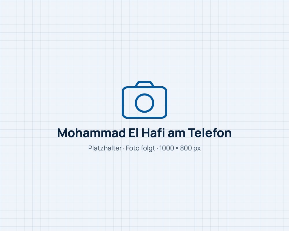 Mohammad El Hafi, Kfz-Sachverständiger, nimmt eine Schadenmeldung am Telefon entgegen